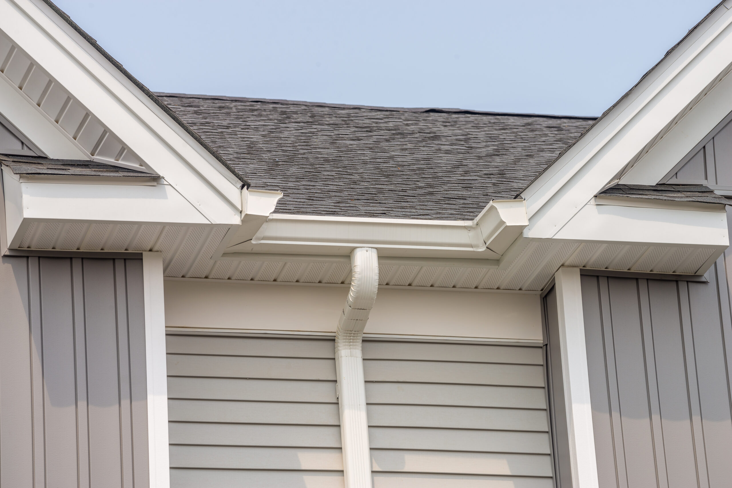 Can clogged gutters cause ceiling leaks