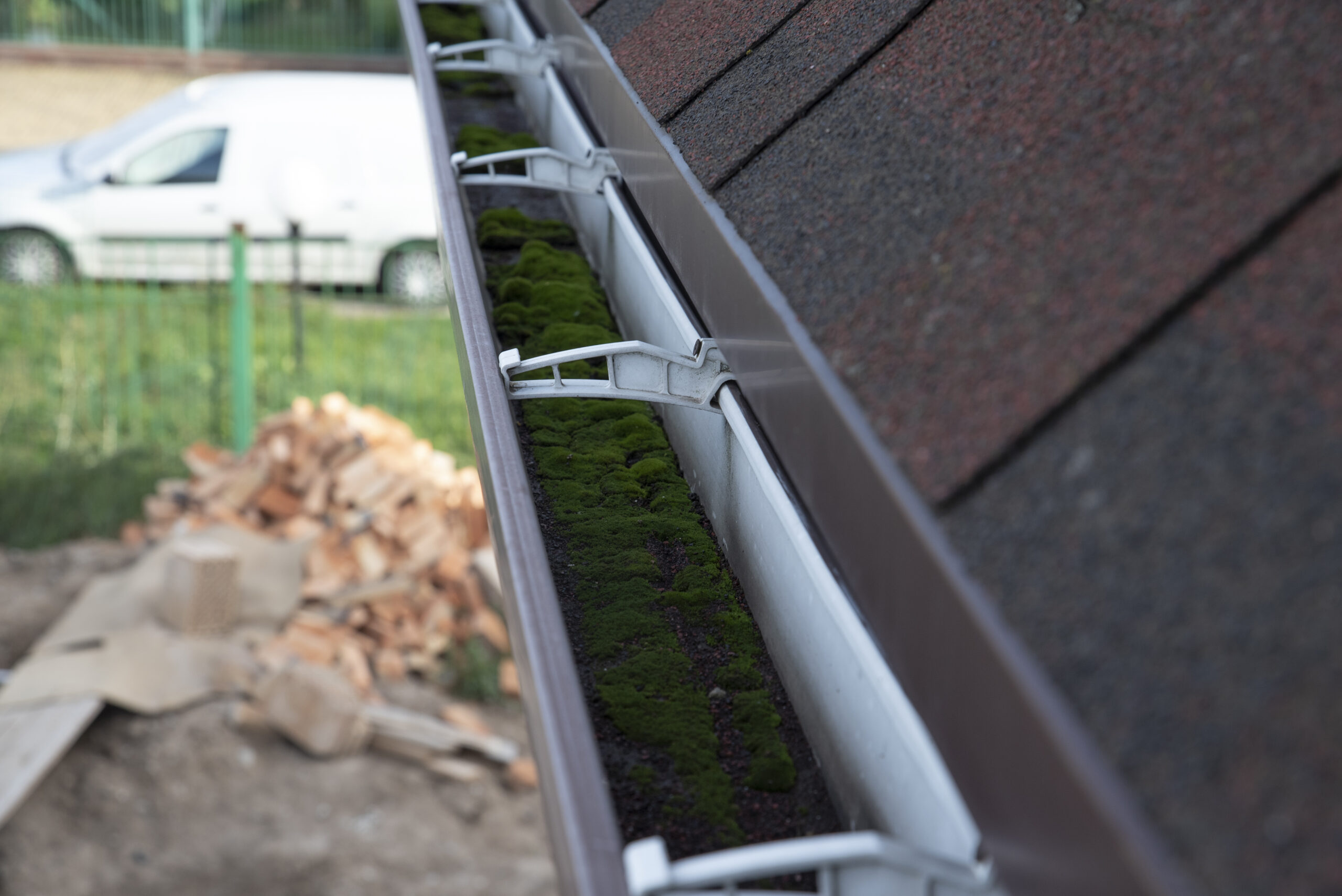 How to install gutter brackets